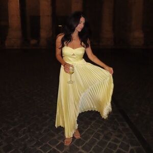 Elegant Yellow Pleated Dress